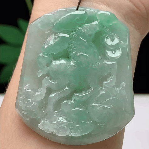 91038 翡翠飄綠馬牌