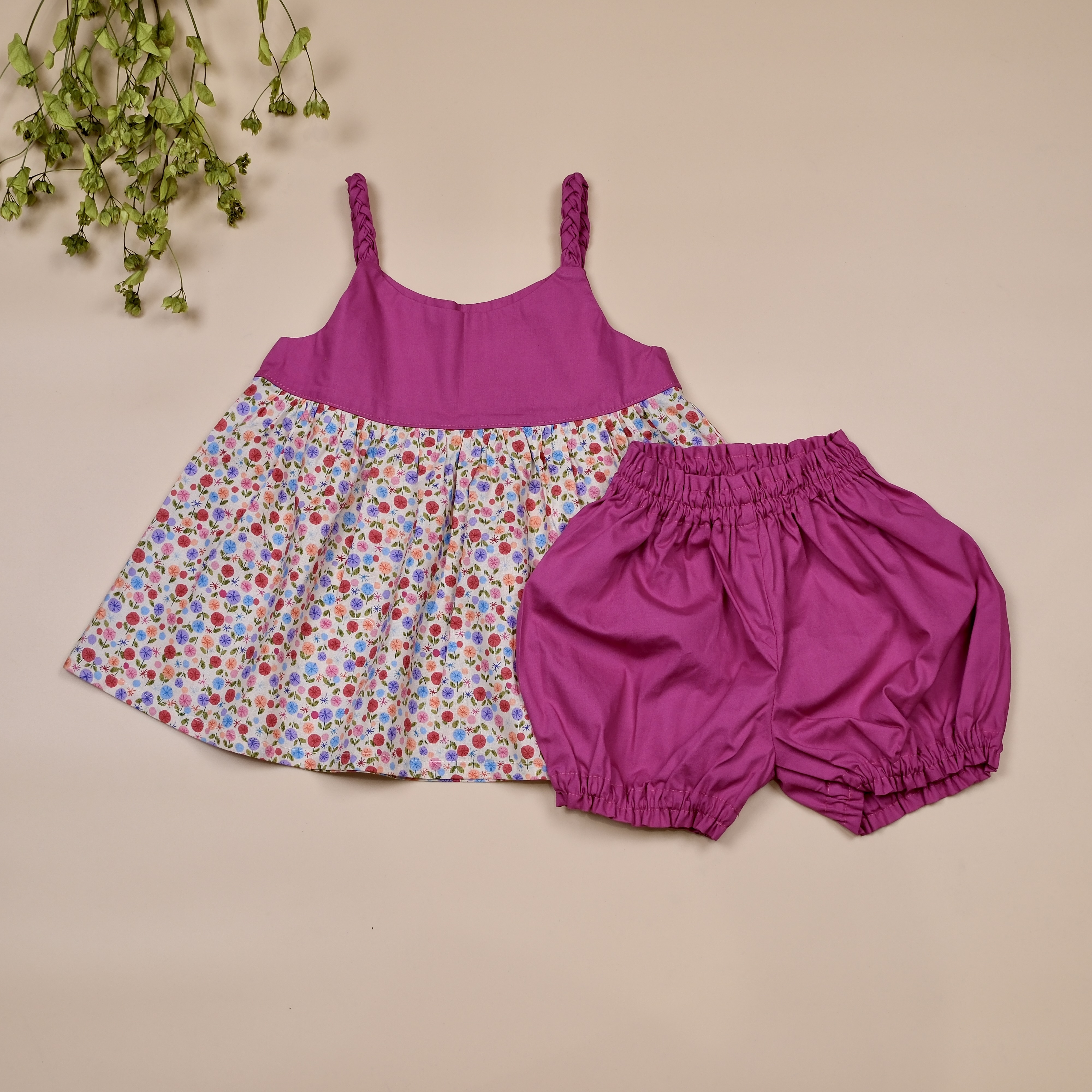 編織花園系列 ꕤ 桃紅小花 ꕤ 手作女童細肩帶上衣＋短褲套裝