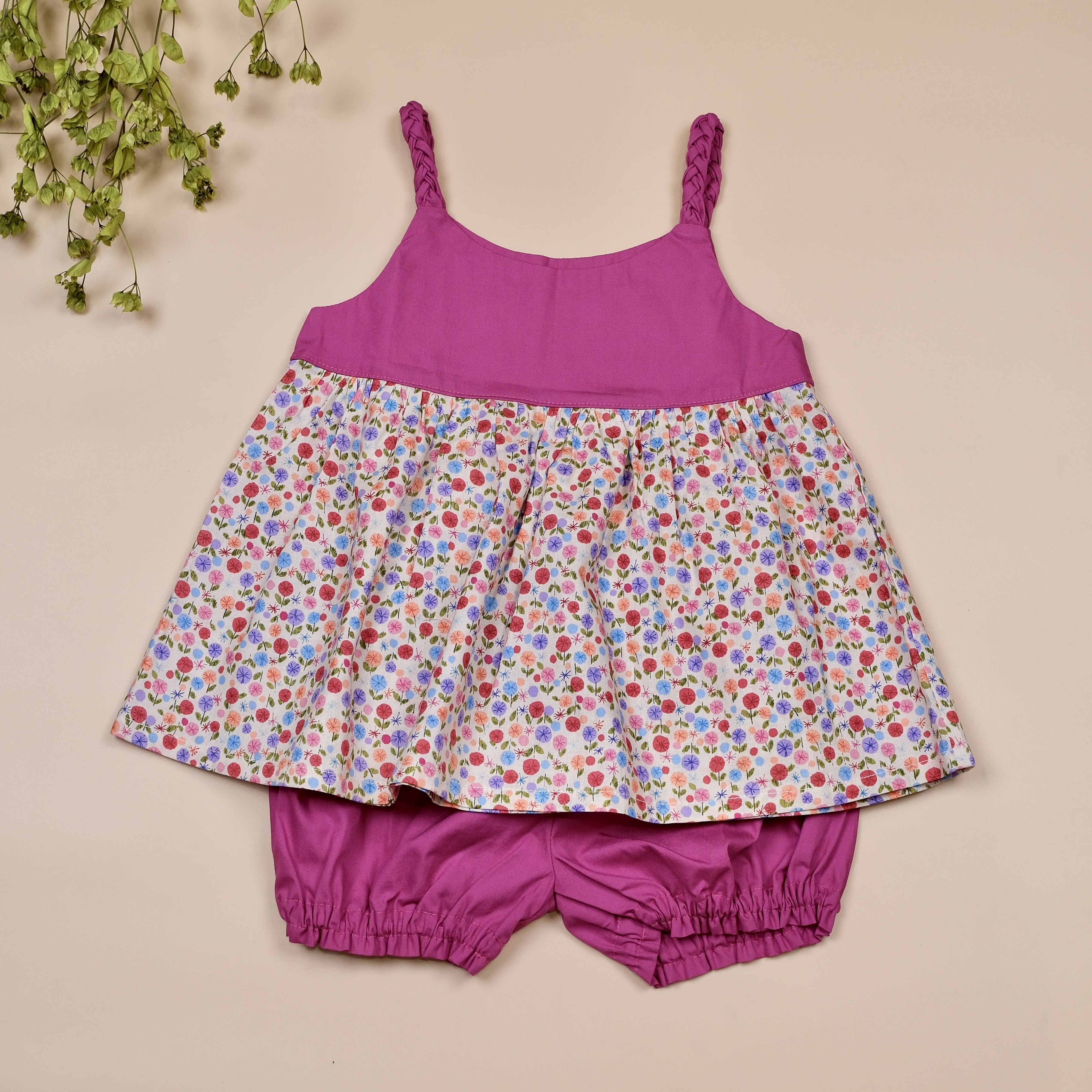 編織花園系列 ꕤ 桃紅小花 ꕤ 手作女童細肩帶上衣＋短褲套裝