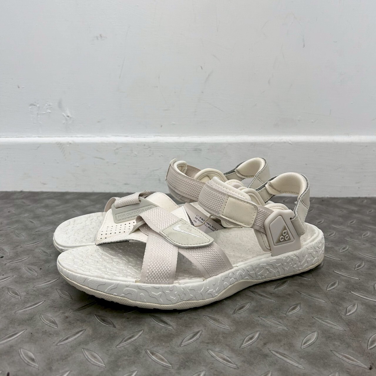 NIKE ACG AIR DESCHUTZ+ PHANTOM KHAKI LIGHT SIZE 26CM