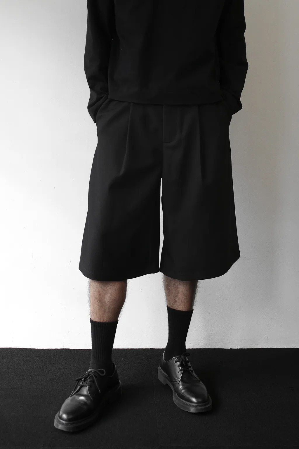 Anonymous Talking｜S25-P07 – Pleated Shorts (Black)