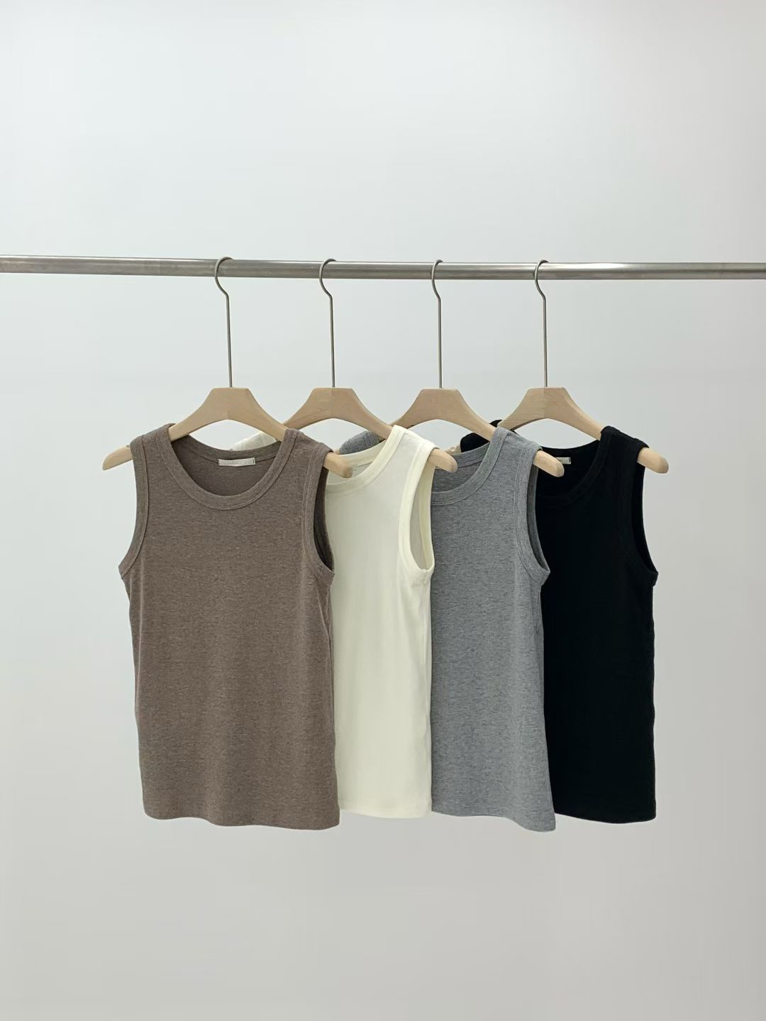 #228N553 反覆穿著 實力派圓領背心