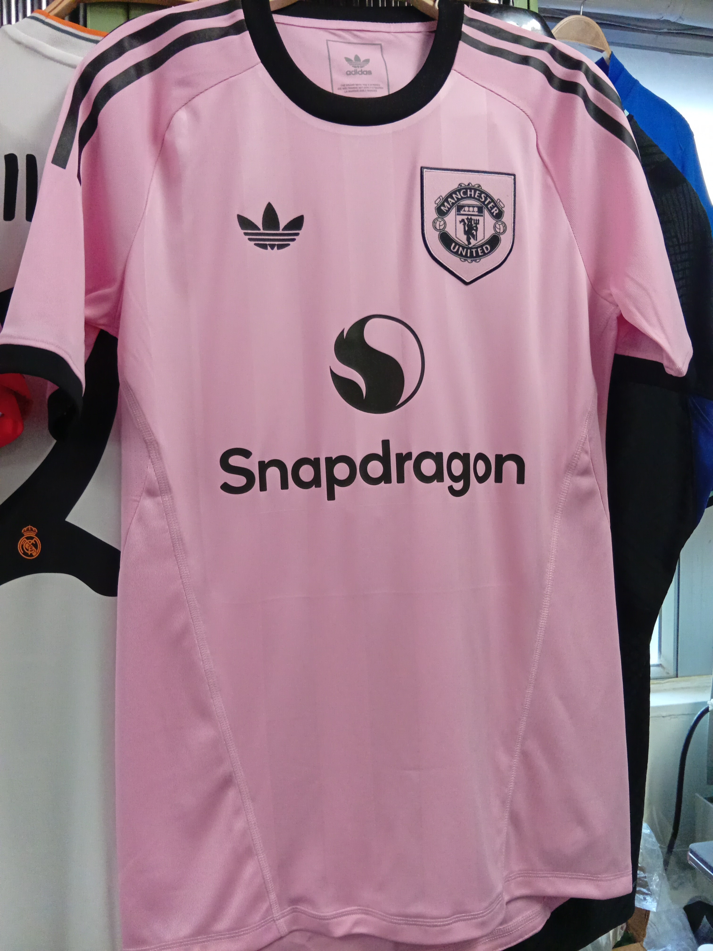 25-26曼聯粉紅龍門球員版球衣