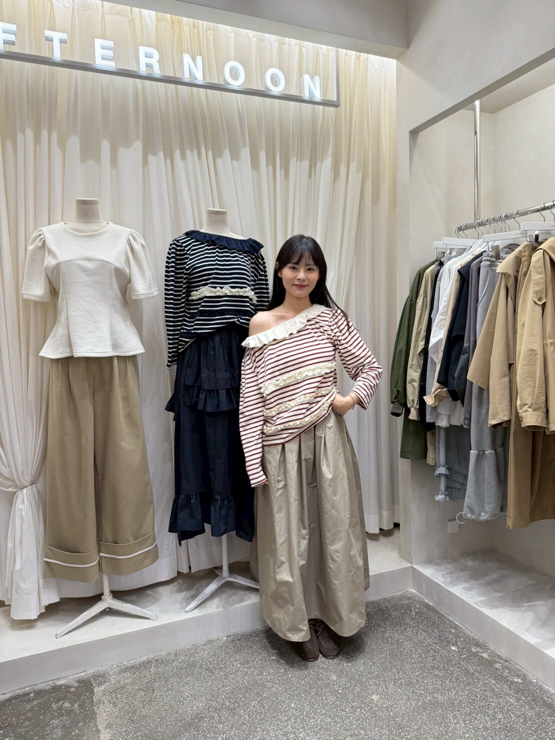 AF5009 木耳邊拼接條紋長袖上衣