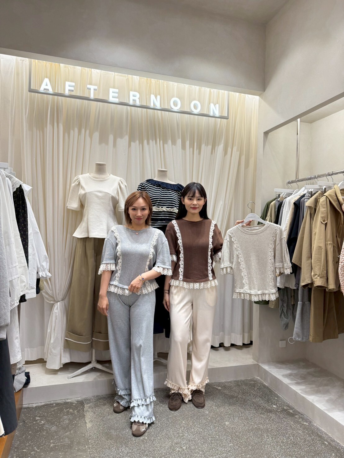 AF5010 優雅蕾絲拼邊圓領上衣