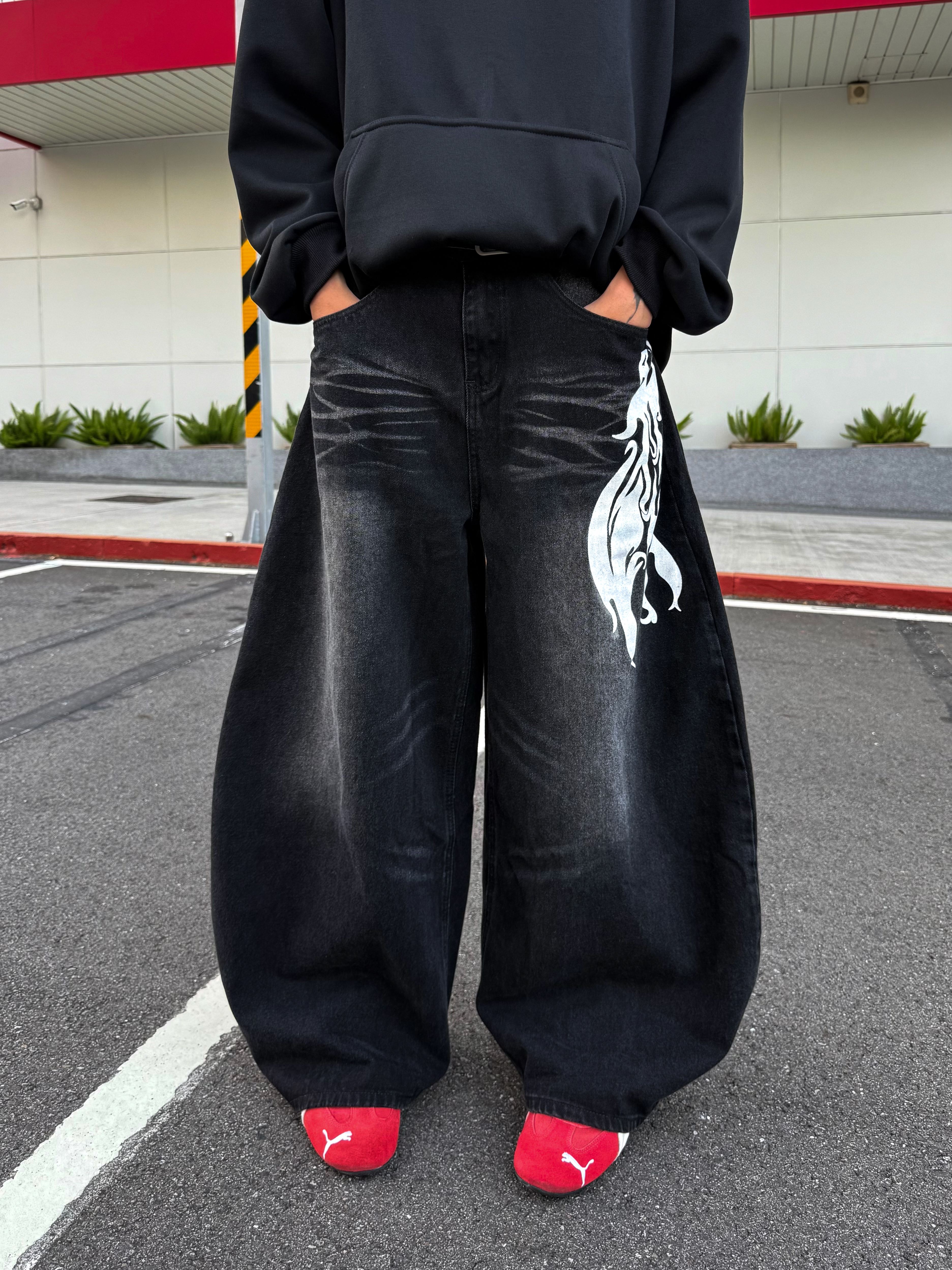 (部分現貨) 獨家自訂款｜刷色流線彎刀牛仔褲