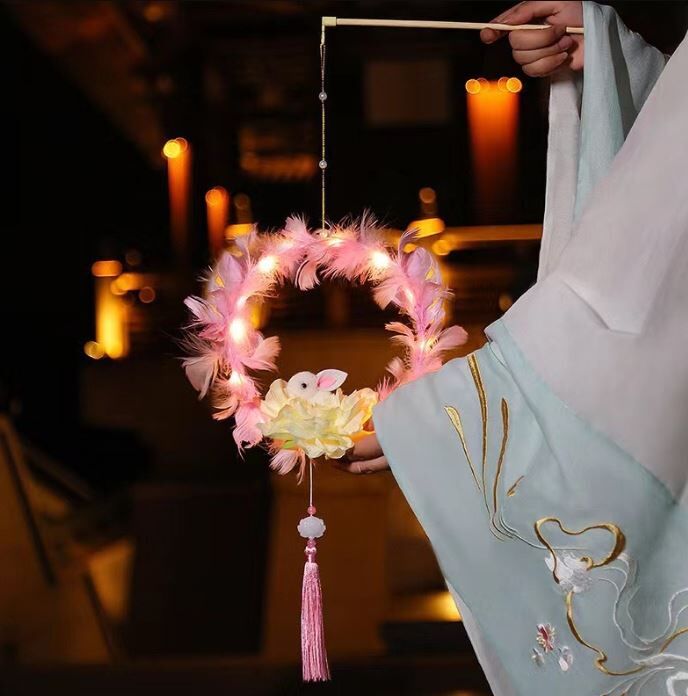 2025中秋节羽毛兔子灯笼 优雅款