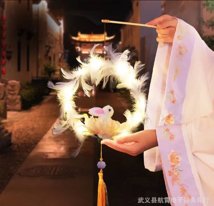 2025中秋节羽毛兔子灯笼 优雅款