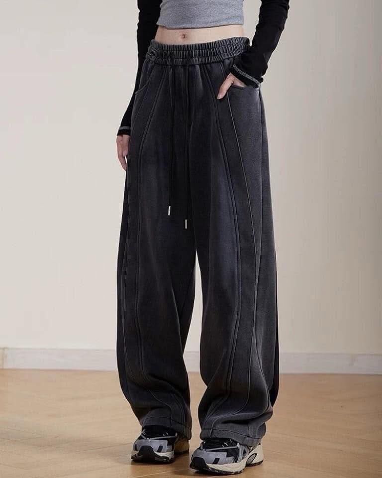 【時髦運動風小標水洗拼接造型寬褲】（現貨）