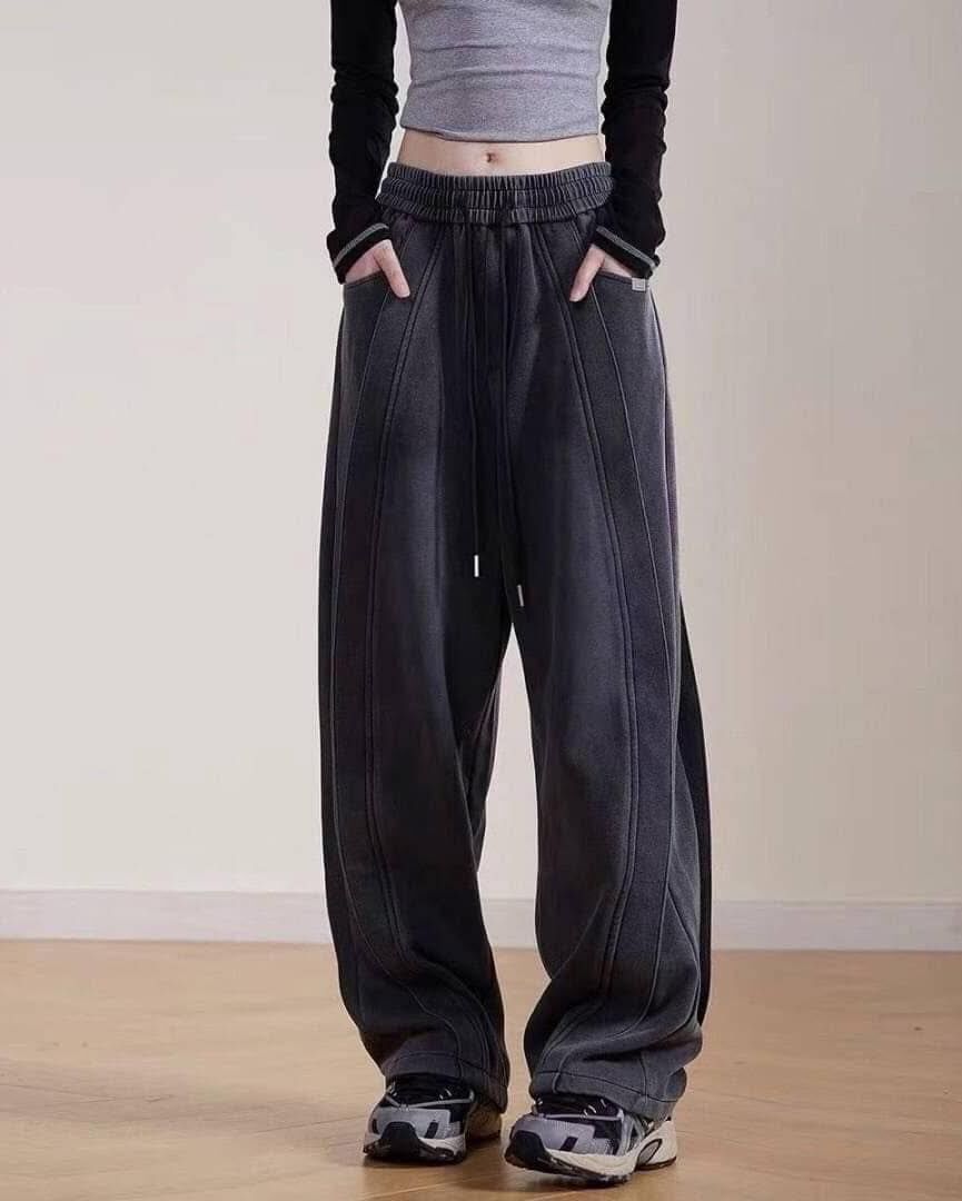【時髦運動風小標水洗拼接造型寬褲】（現貨）