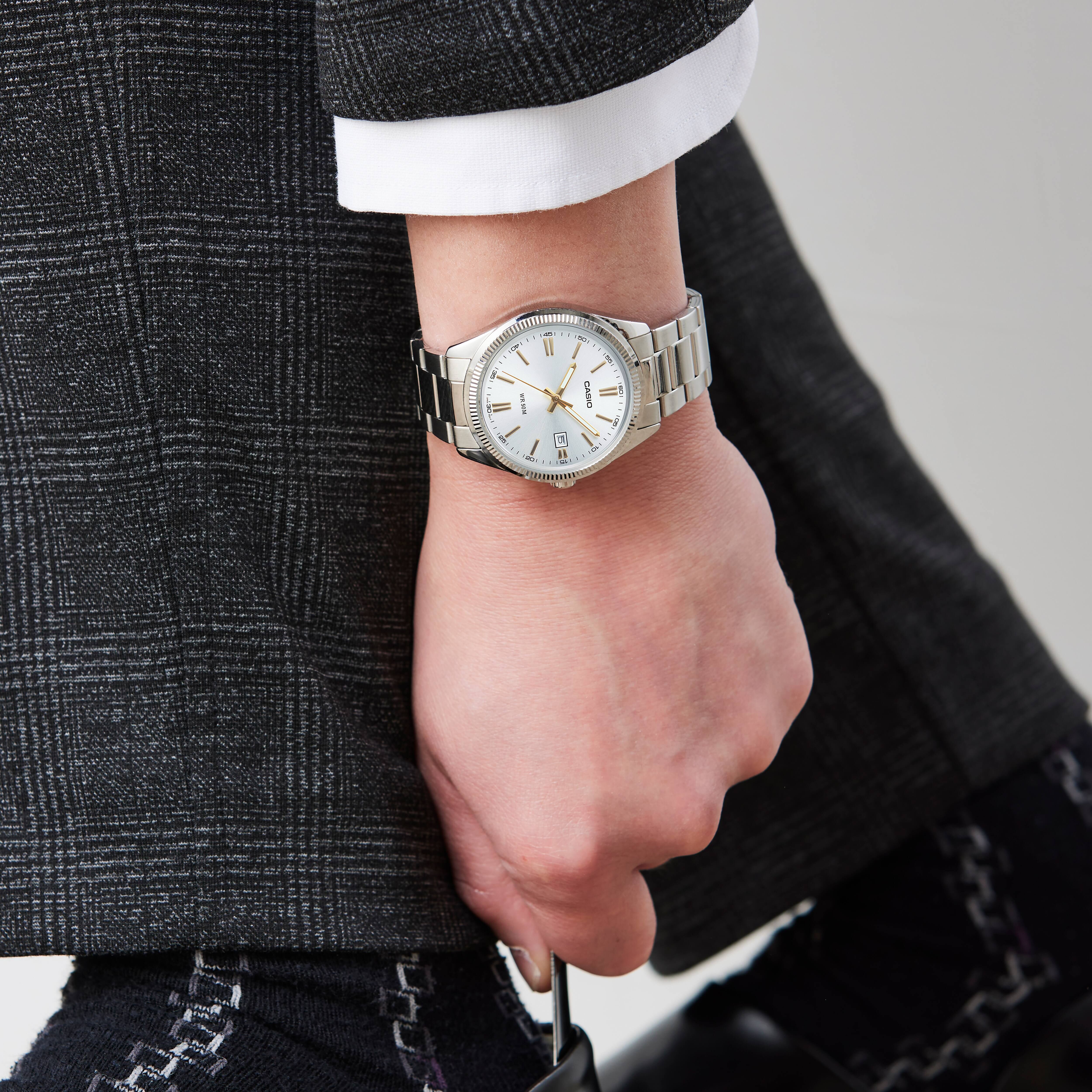 萬年鐘錶 - CASIO 卡西歐   太陽光錶盤經典款指針不鏽鋼 男錶 MTP-1302D-7A2 錶徑38.5MM