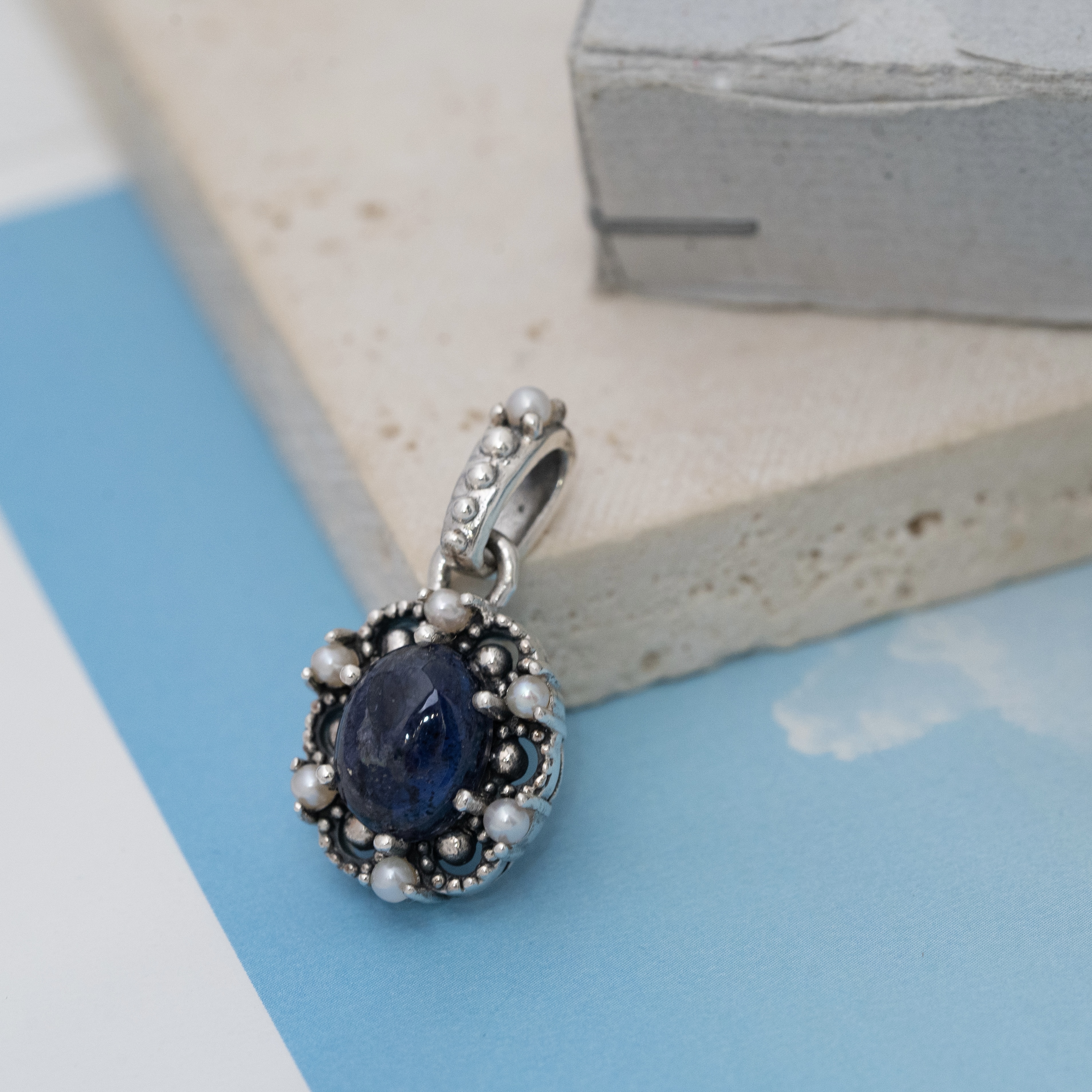 Svp129 (iolite 堇青石）