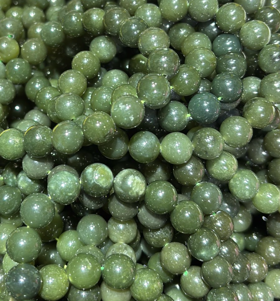 250927 - C34 10mm+湖水綠深糖料和田玉手串