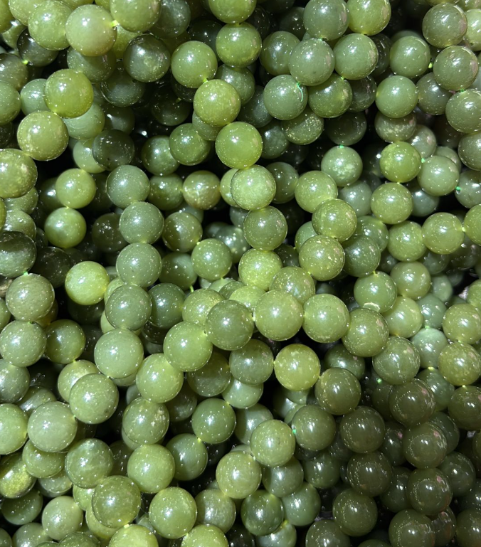 250927 - C35 10mm+湖水綠淺糖料和田玉手串