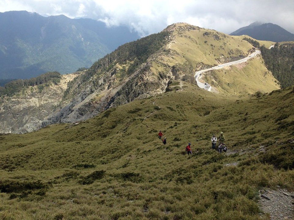 如今的合歡山越嶺道，雖然早已不再肩負運輸任務，已轉型成旅人最愛的健行路線。
