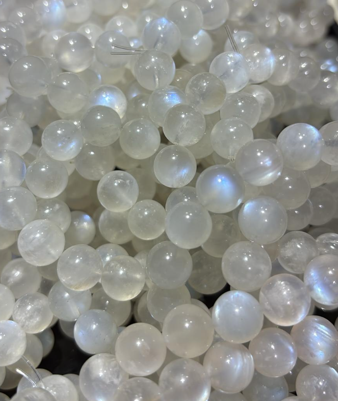 250927 - C47 10mm+粉紅底士多啤梨藍月光手串