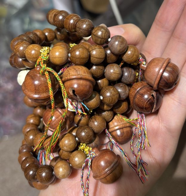 250927 - C62 10mm+六道木鈴鐺紅瑰寶蓮花珠設計款手串