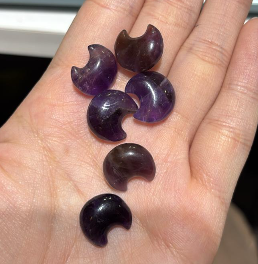 250927 - C81 烏拉圭夢幻紫水晶月亮左右通窿格珠1粒