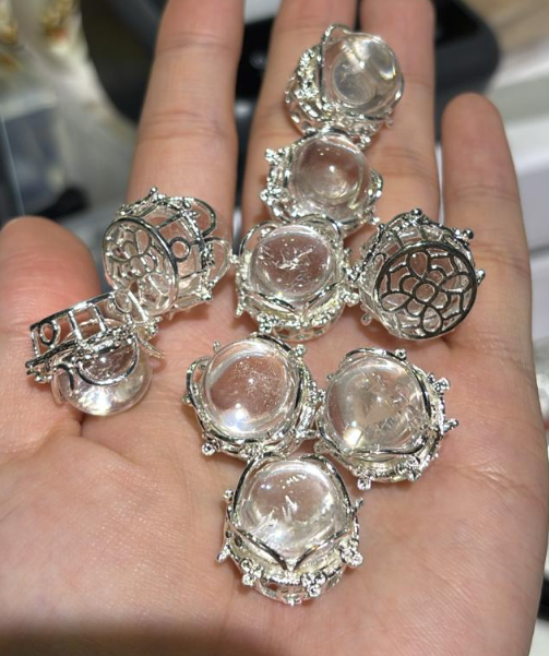 250927 - C83 白阿賽水晶球花托盒子1粒