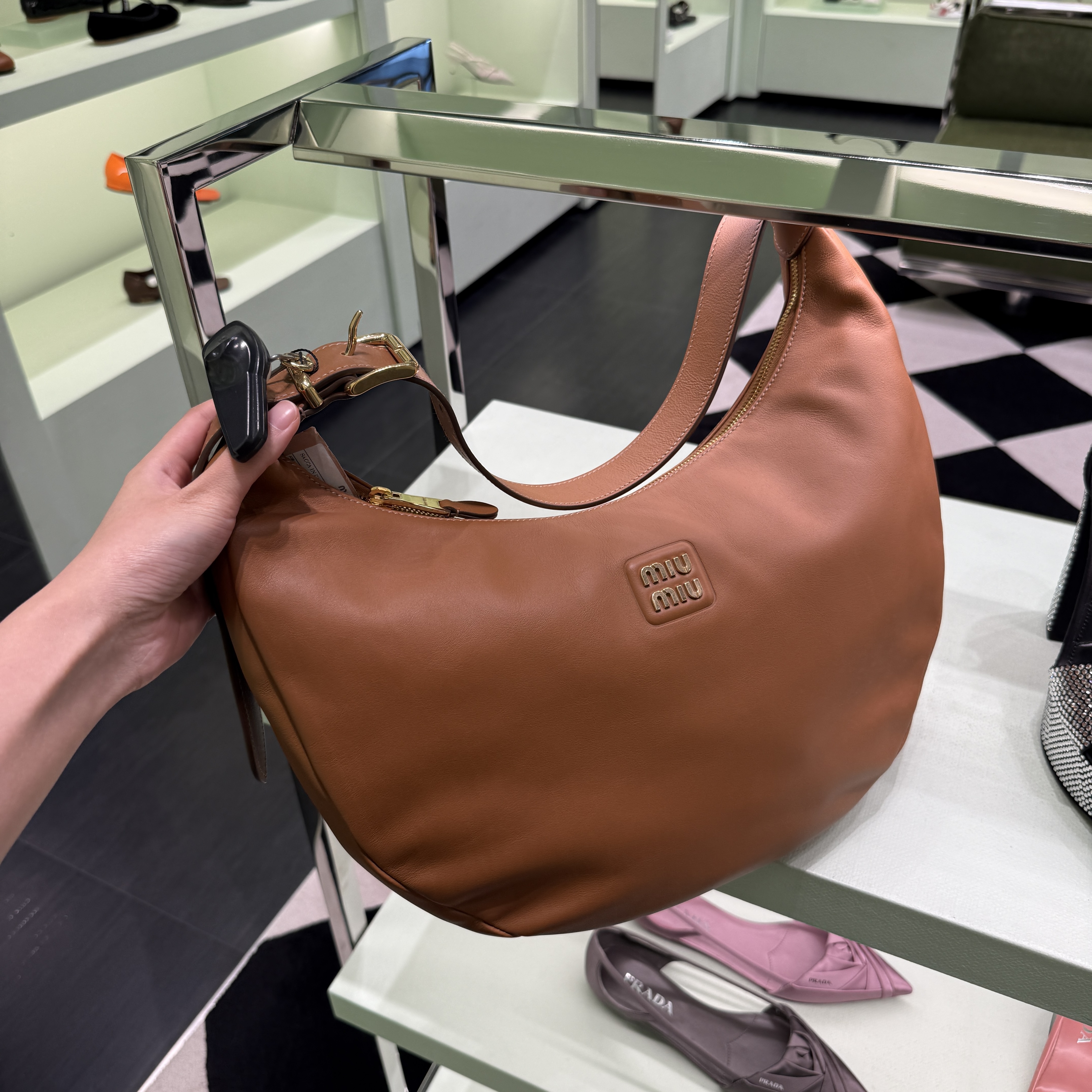 Miumiu Hobo shoulder bag Tan 5BC169