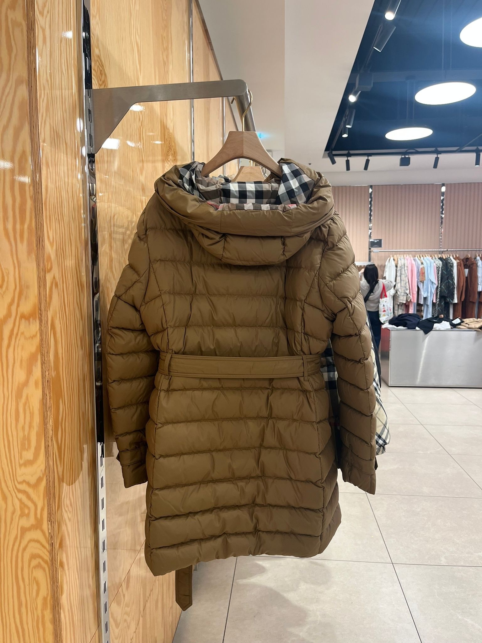 【直播】LL0925800 Burberry 稀有羽絨外套(90% 羽絨)