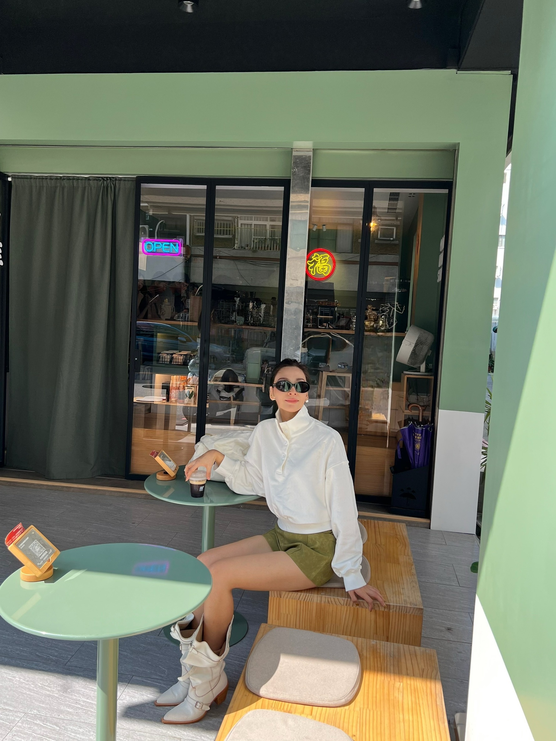 純棉排扣短版大學Ｔ