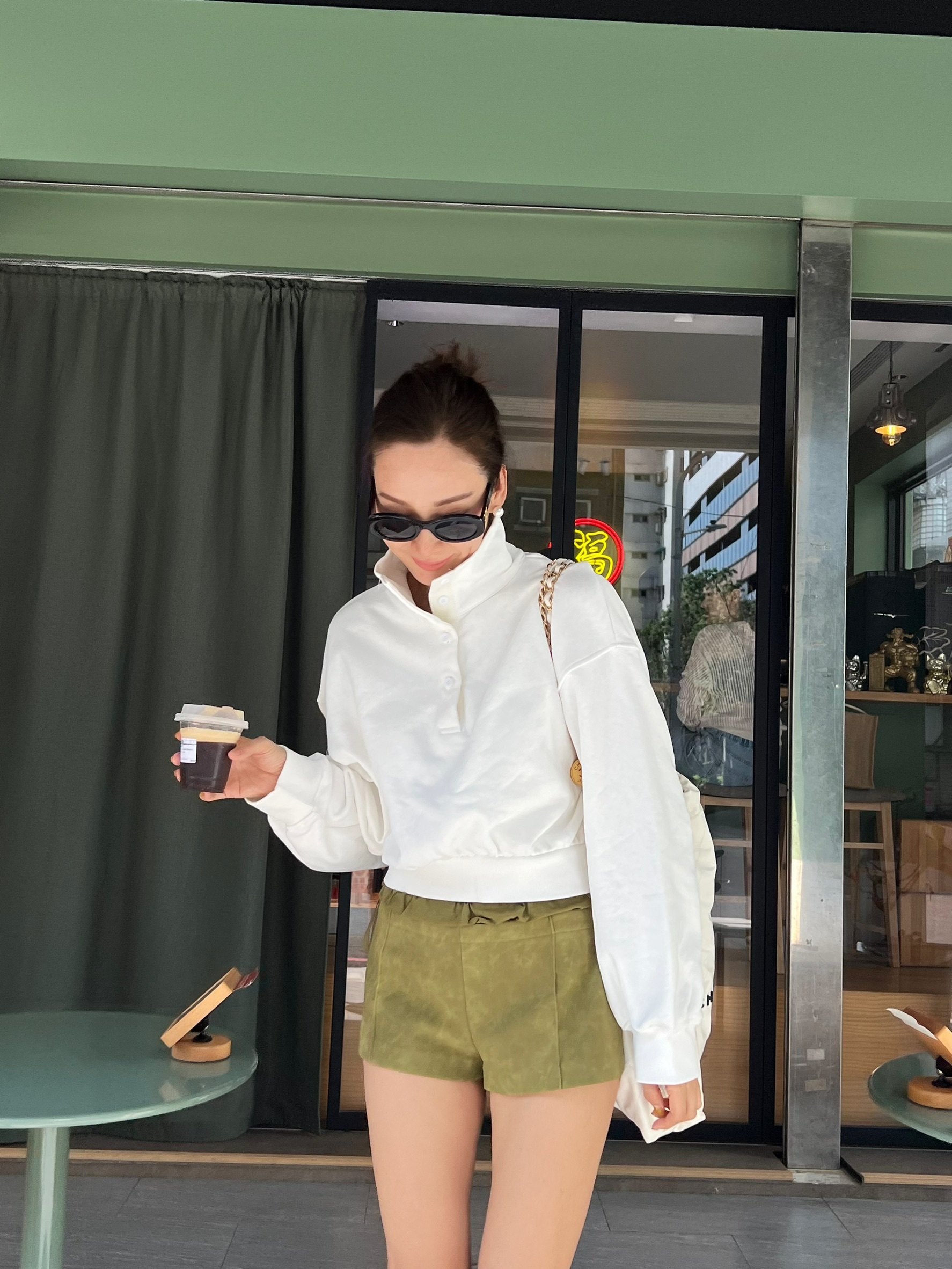 純棉排扣短版大學Ｔ