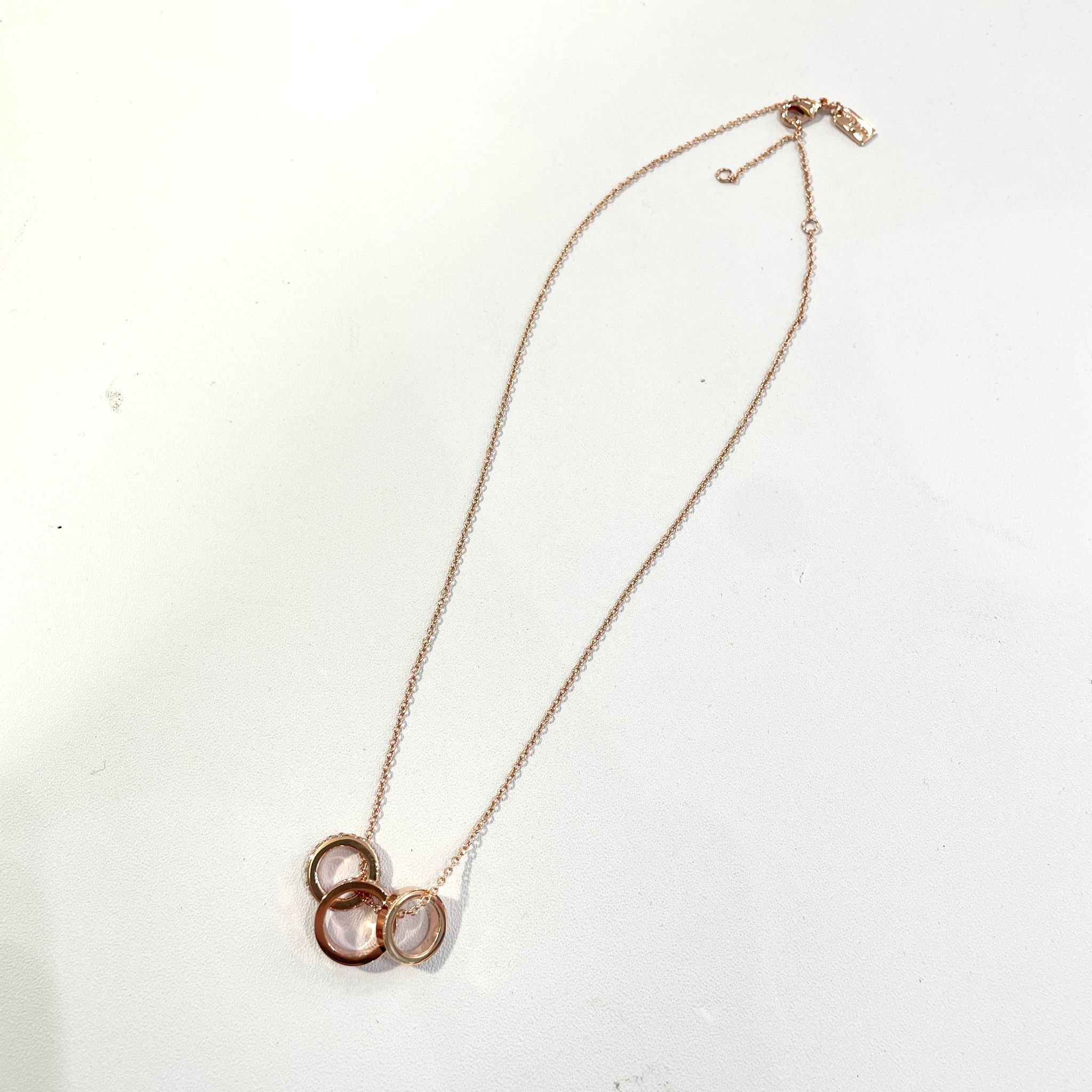 全新COACH 項鏈 玫瑰金色水鑽雙C刻字三環墜飾 鎖骨鍊/項鍊 CI902 Rondell Necklace Rose Gold #BRAND NEW #香榭站正品