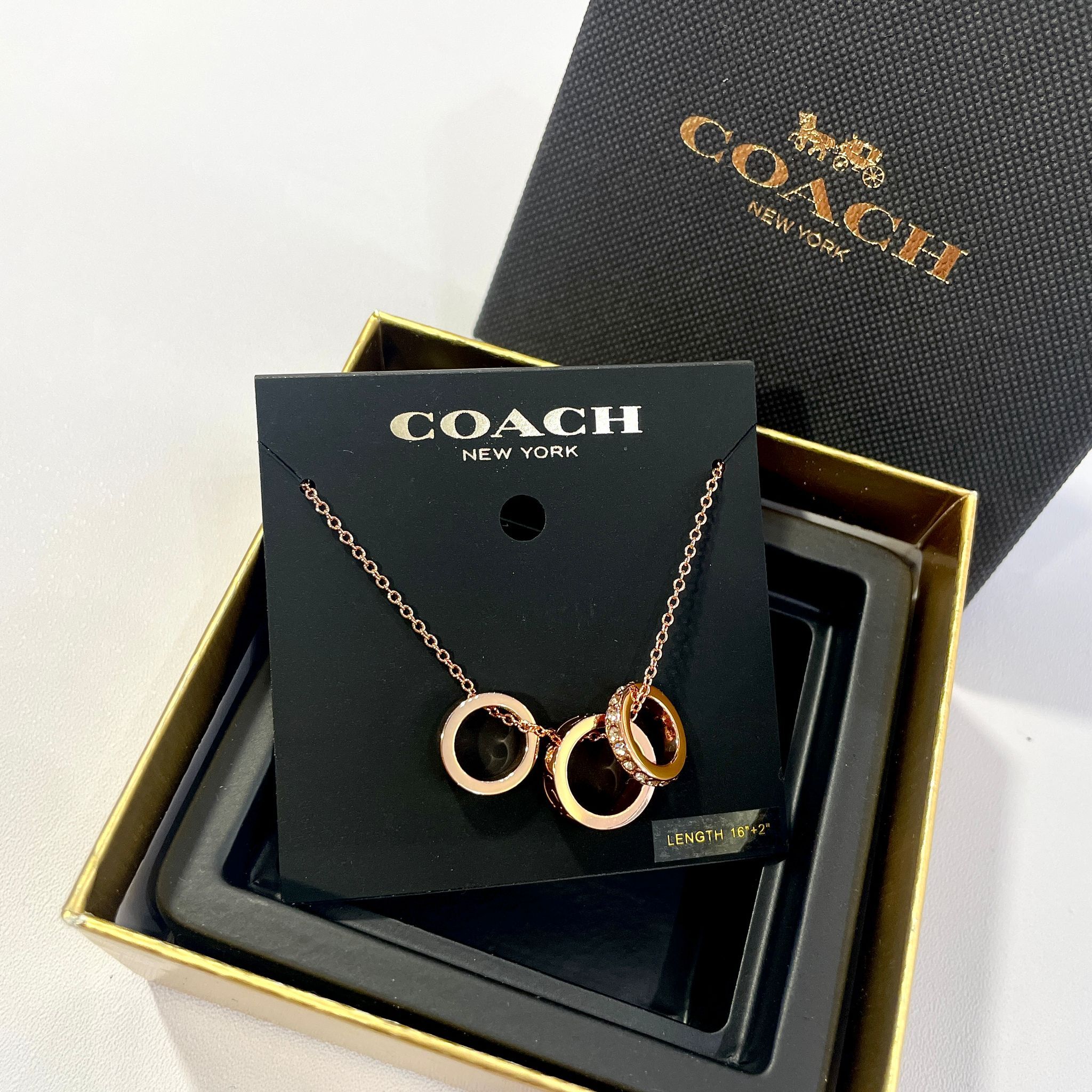 全新COACH 項鏈 玫瑰金色水鑽雙C刻字三環墜飾 鎖骨鍊/項鍊 CI902 Rondell Necklace Rose Gold #BRAND NEW #香榭站正品
