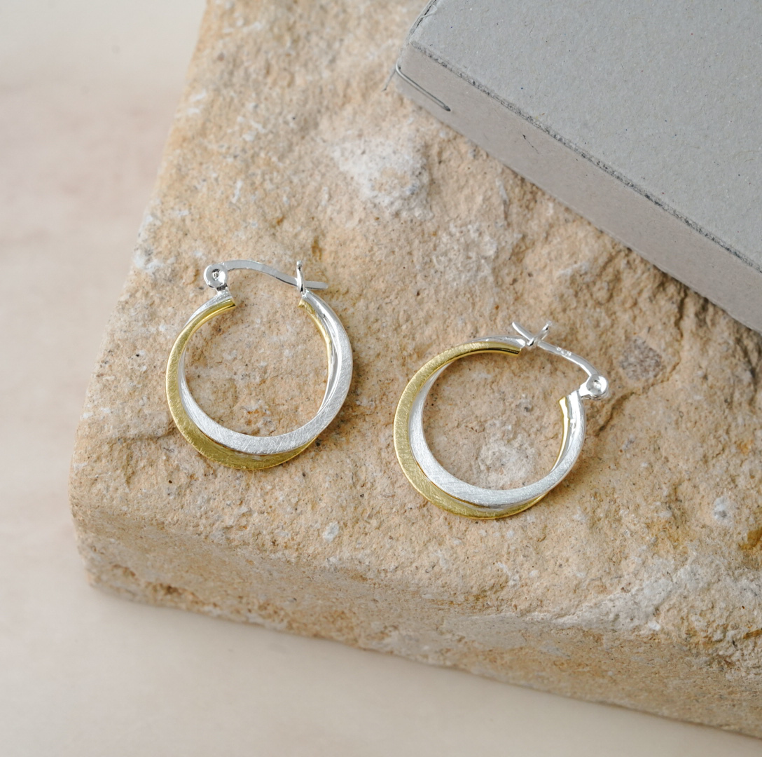 Sve32 (金拼銀色圈耳環）