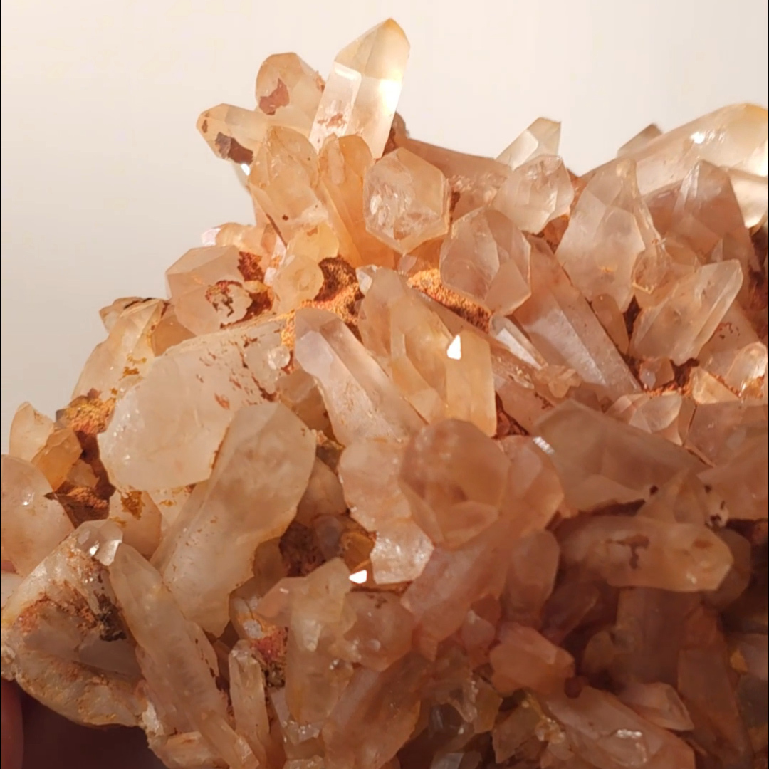 13cm橘紅雙球座晶簇 C379