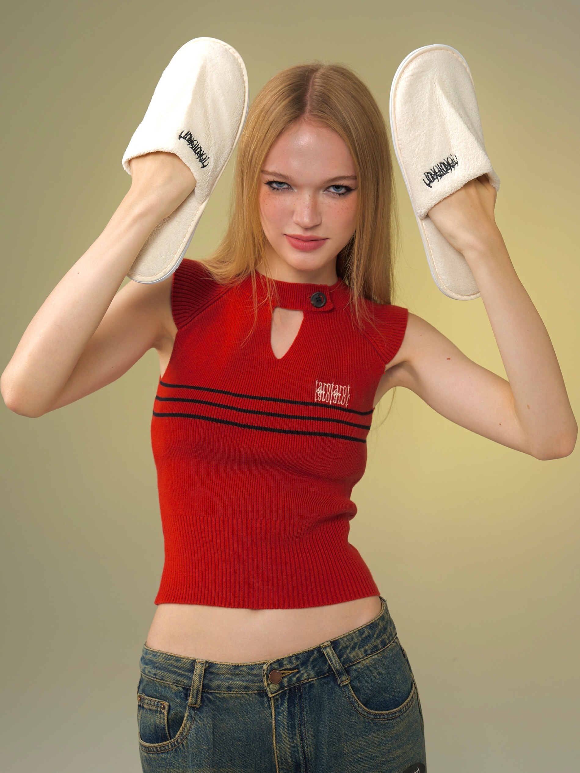 TAROTAROT 米白刺繡字體 室內拖鞋