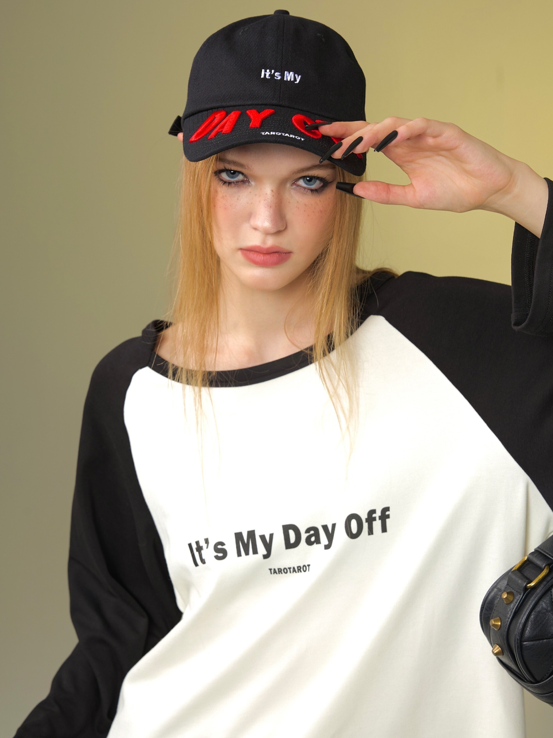 TAROTAROT  It's my day off 立體刺繡 黑色鴨舌帽