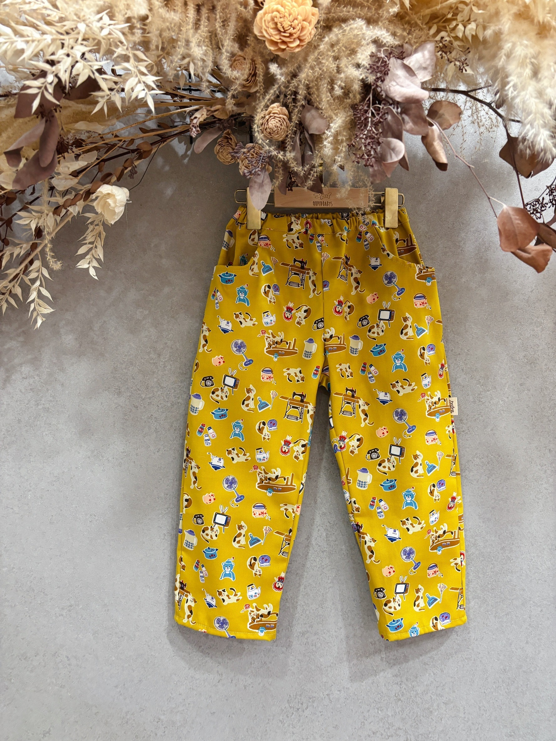 黃古早童趣圖樣 長寬褲（110）