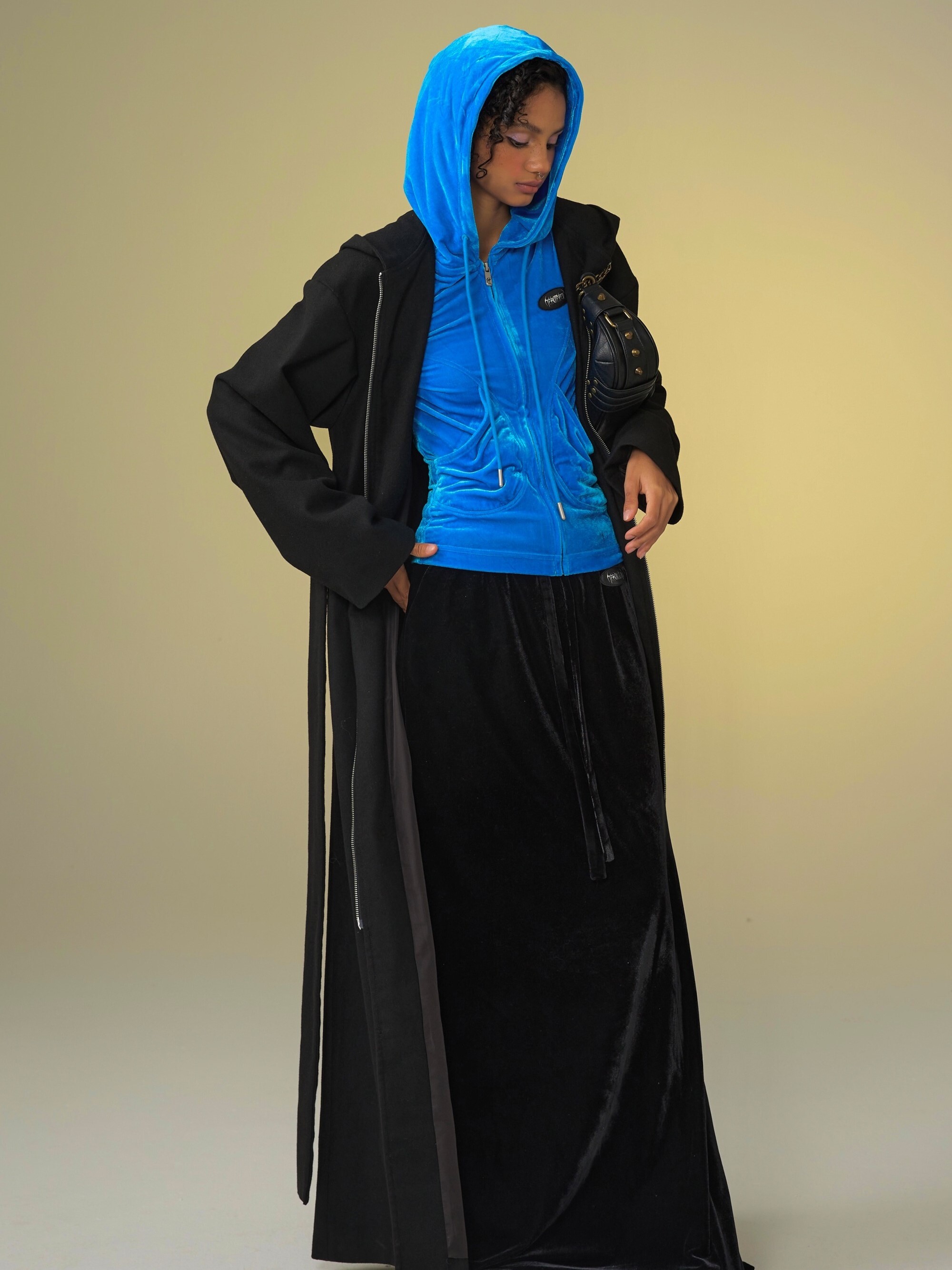 TAROTAROT 亮光絲絨 修身連帽 短版外套