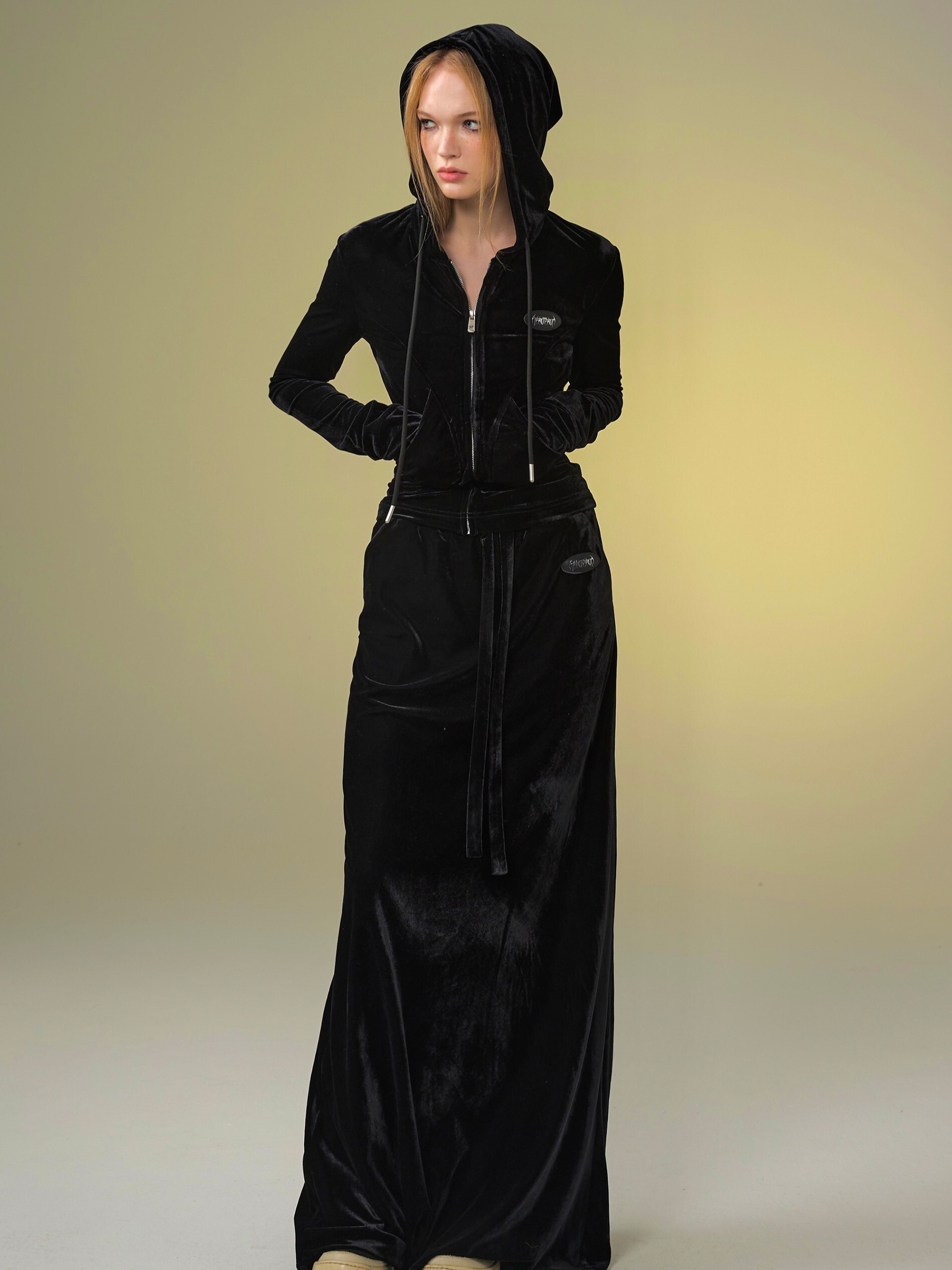 TAROTAROT 亮光絲絨 修身連帽 短版外套