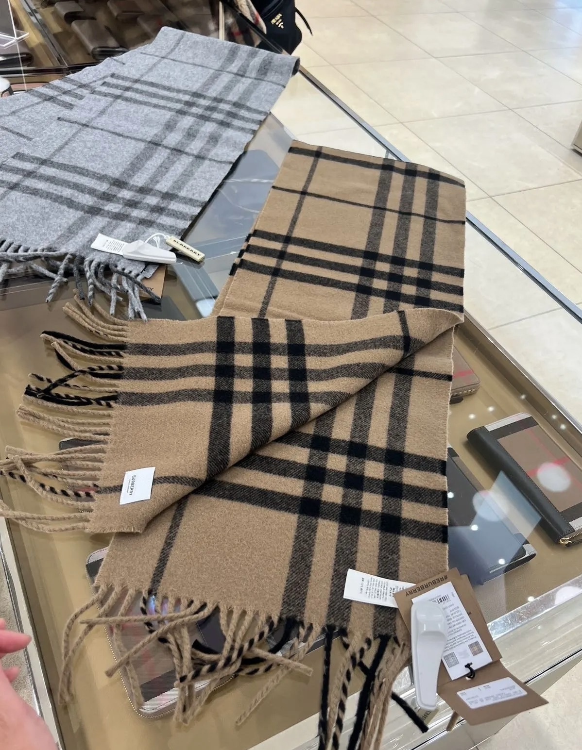【直播】LL0925999 Burberry 全羊毛頸巾(100% 羊毛)意大利製造「168 X 28cm」