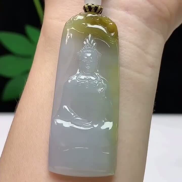 910311 翡翠冰種飄黃觀音牌