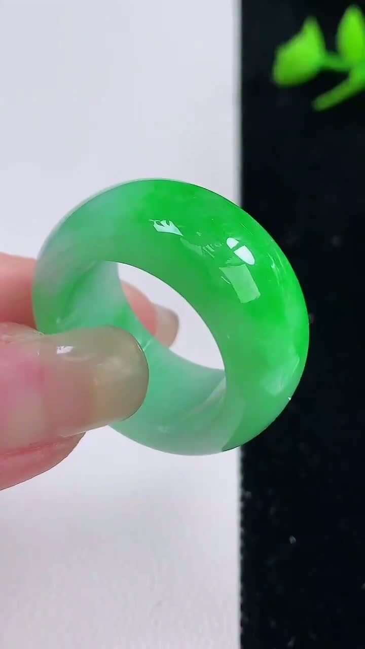 910424 翡翠飄陽綠指環扳指 (內徑 20.5mm)