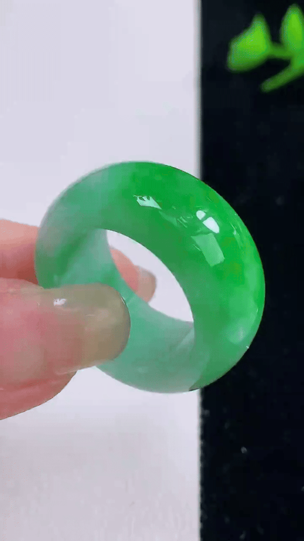 910424 翡翠飄陽綠指環扳指 (內徑 20.5mm)