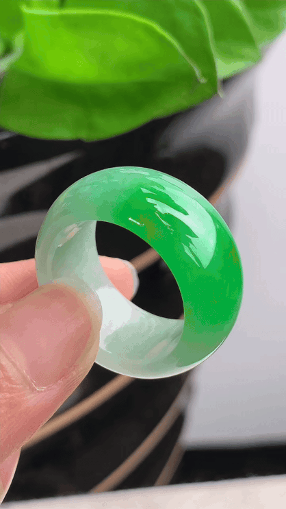 910522 翡翠老坑冰種飄陽綠素面扳指 (內徑 20.8mm)