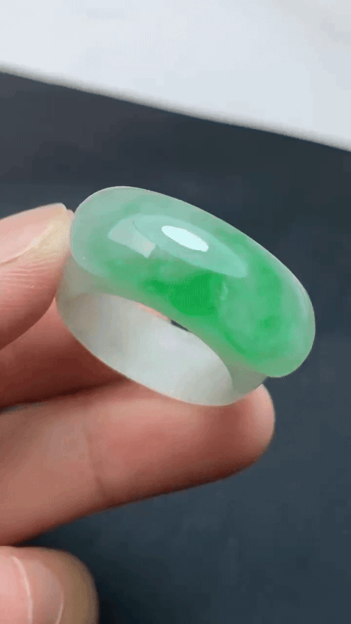 9101021 翡翠高冰飄綠扳指 (港圈 21.5號)