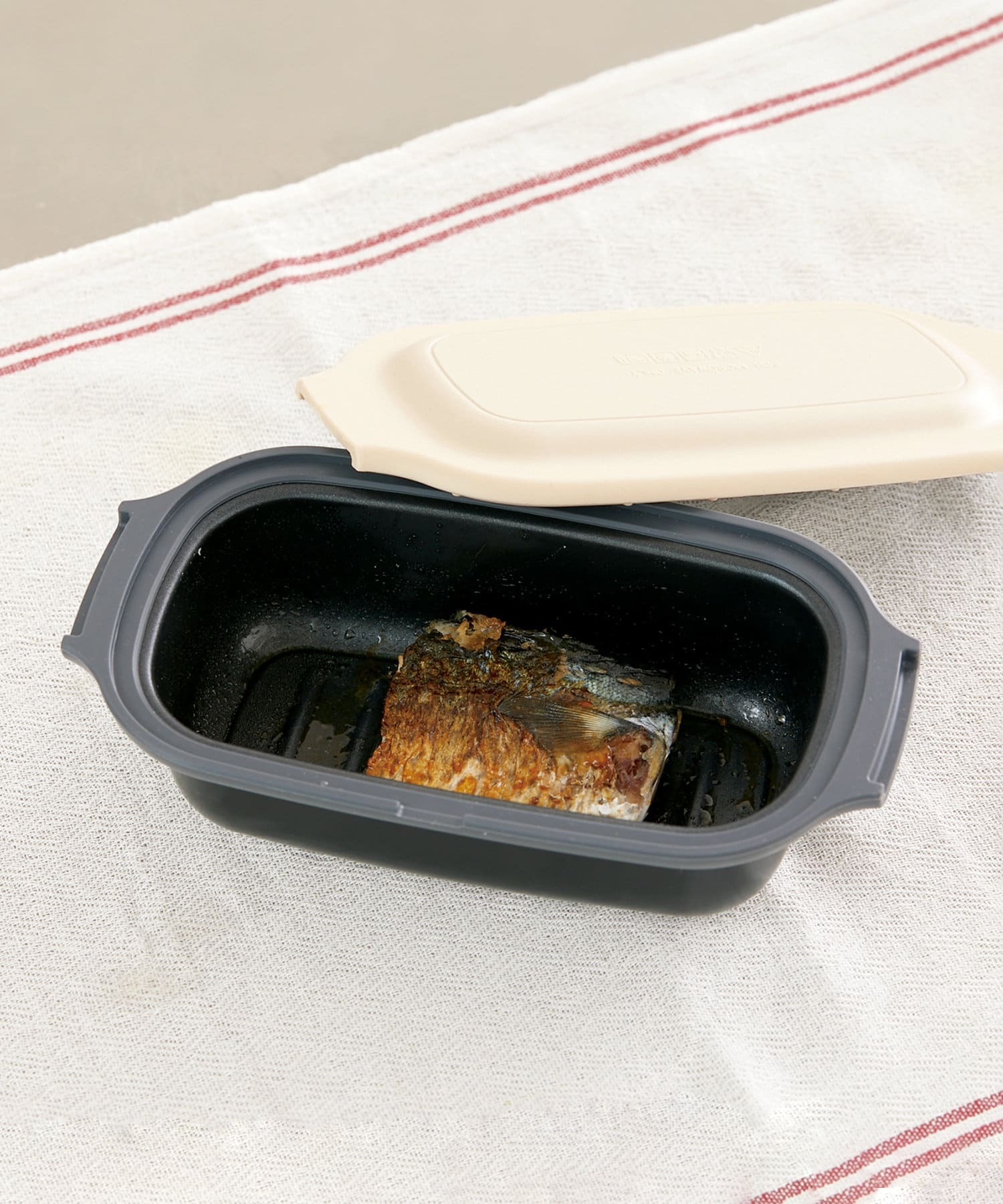 [現貨]3COINS《1台6役》微波爐烤魚調理器／KITINTO