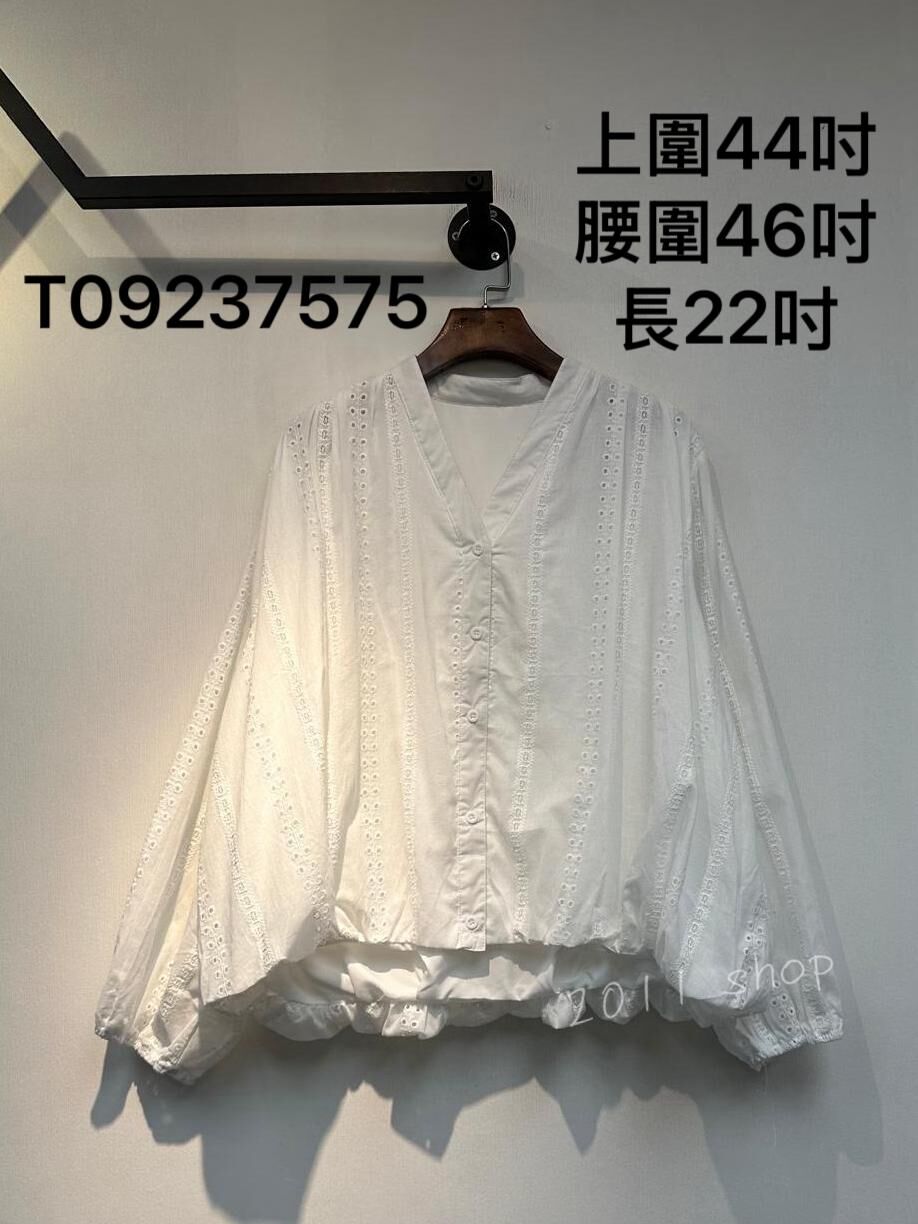 *不設優惠* 氣質鏤空泡泡邊TOP 上圍44吋 腰圍46吋 長22吋  T09237575