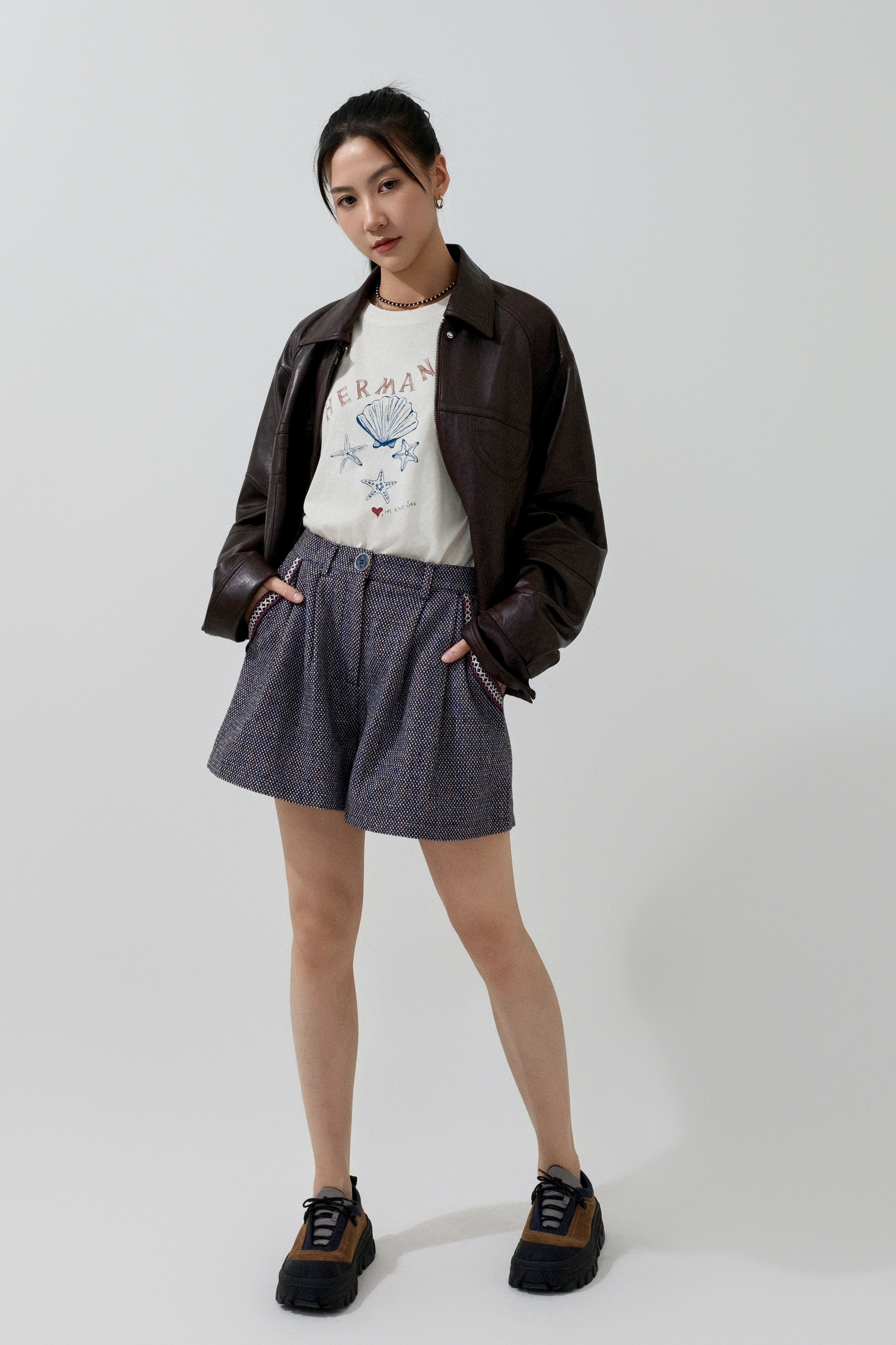 FW25_0063（真皮外套＋Tee＋短褲）