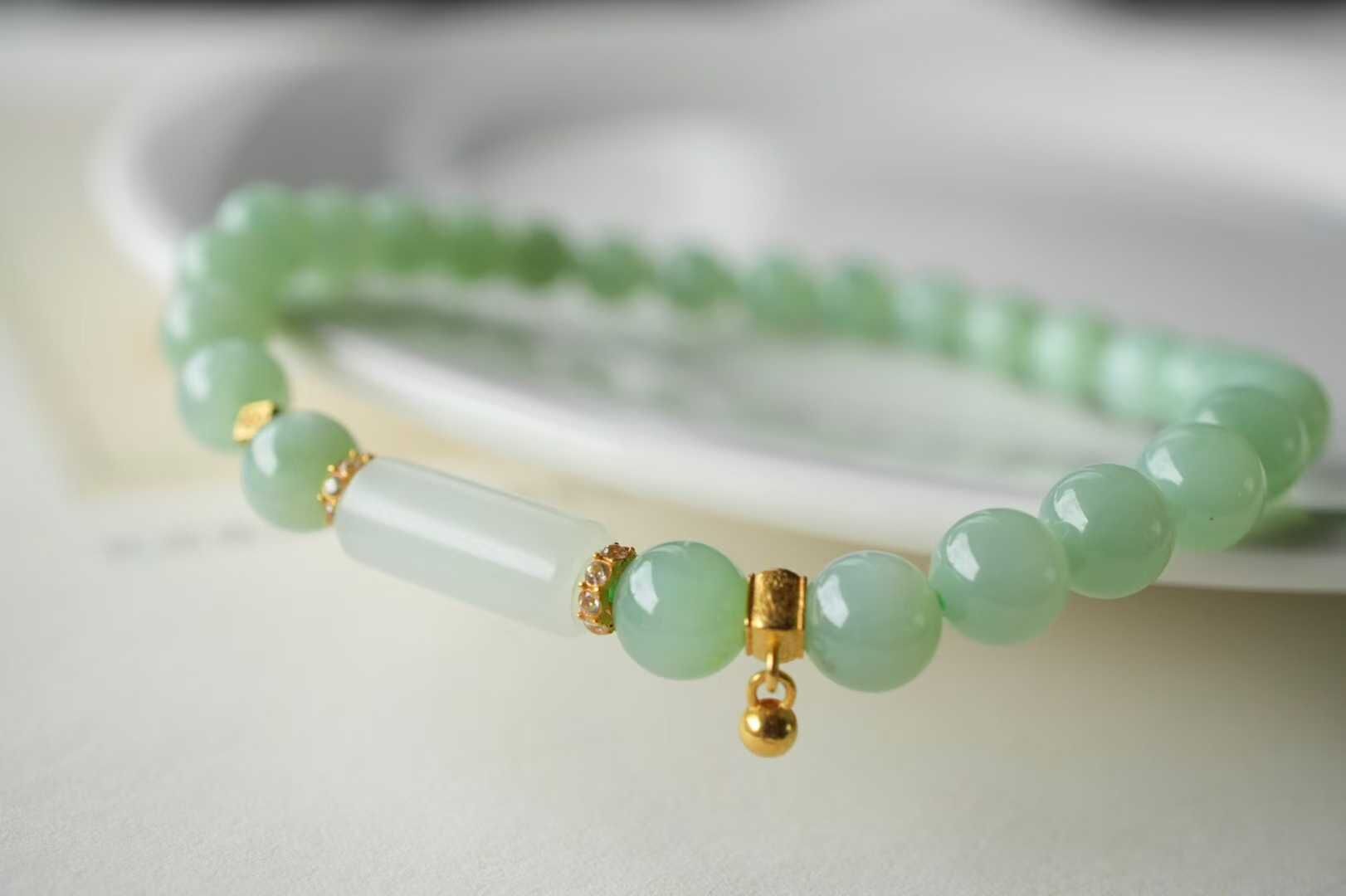 910438 和田玉黑羊洞薄荷綠碧玉手串(6mm直徑)