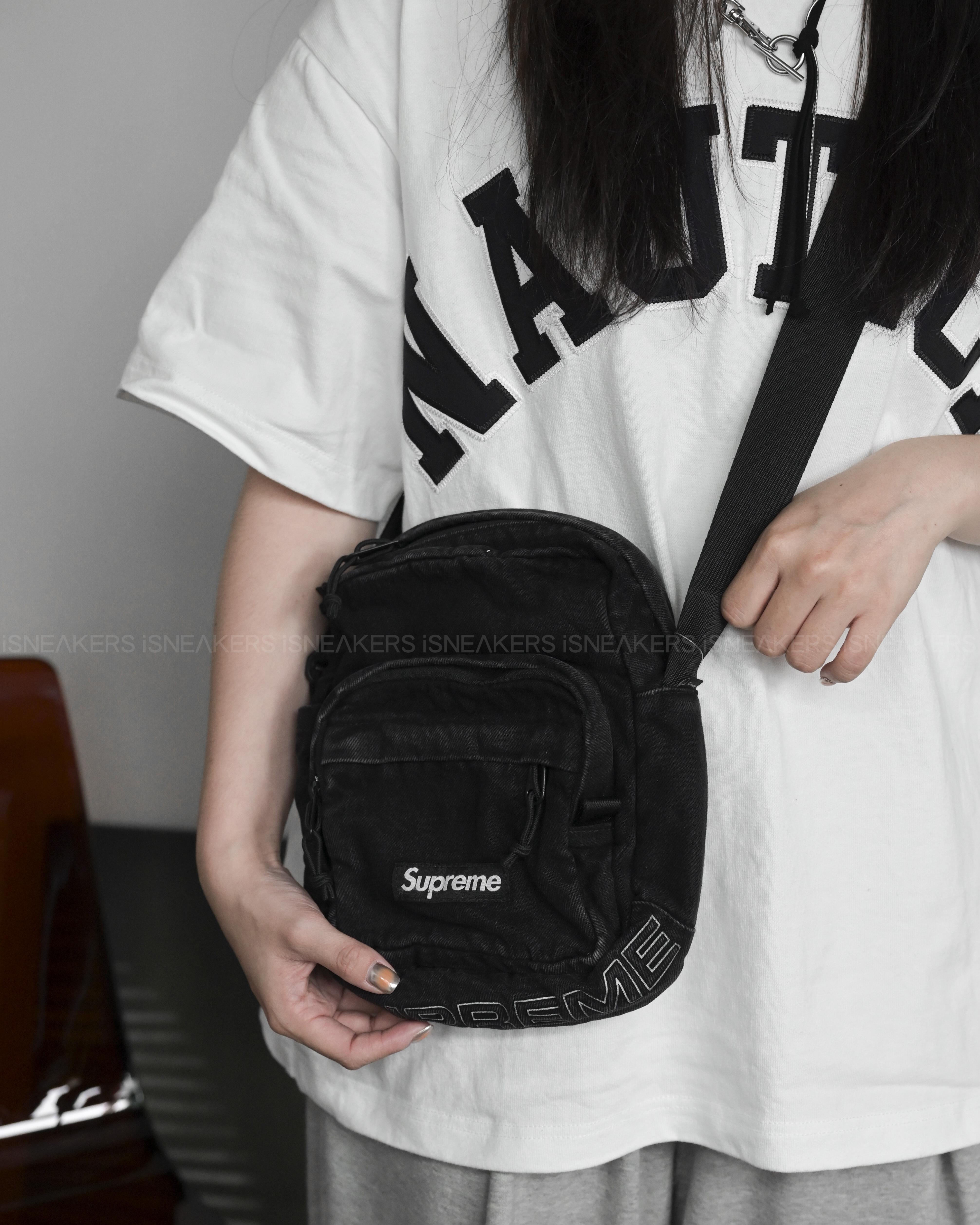 iSNEAKERS｜Supreme 25FW Denim Shoulder Bag Cordura 4.5L 反光側背小包