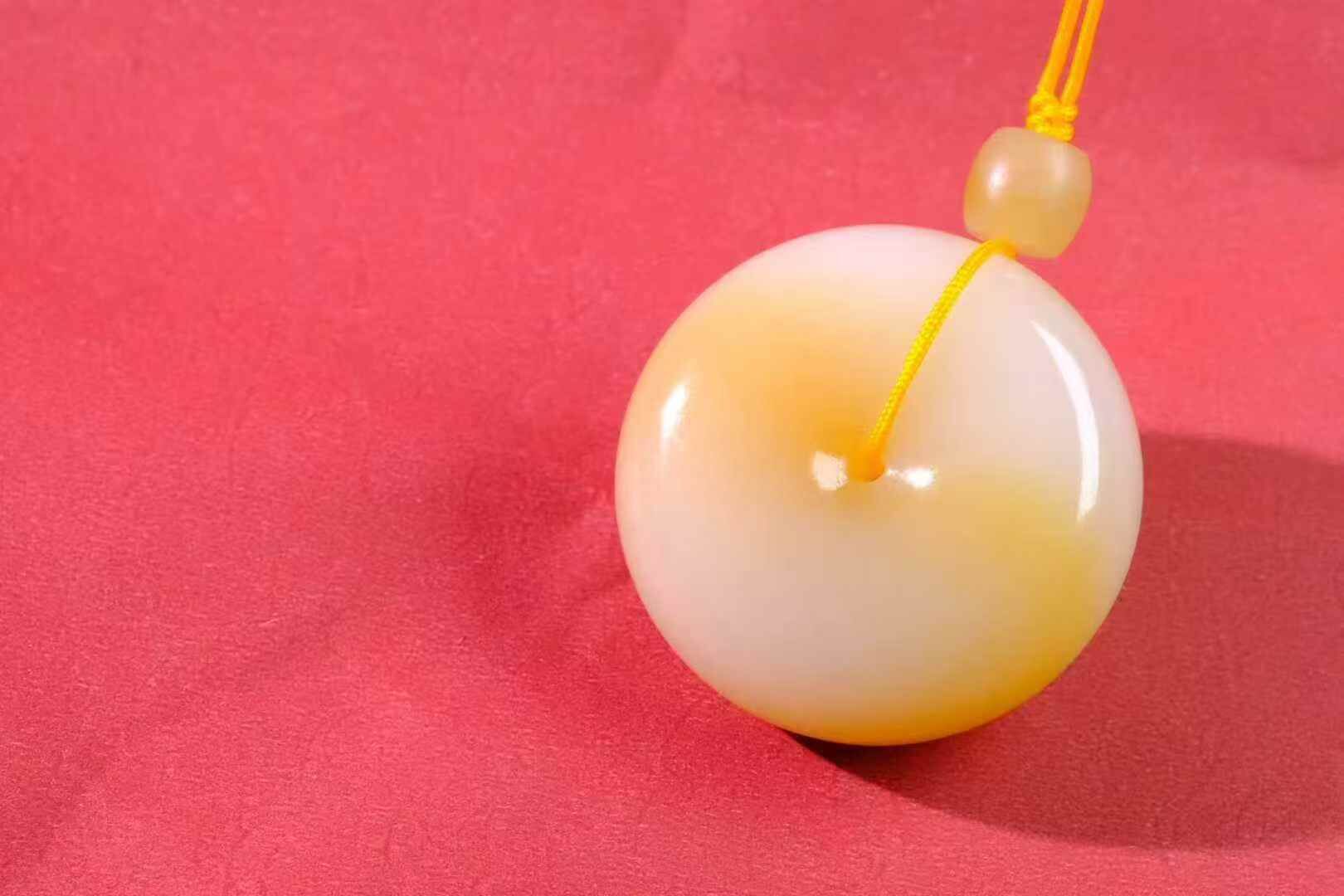 910742 和田玉巴沙糖白平安扣 (34mm直徑)