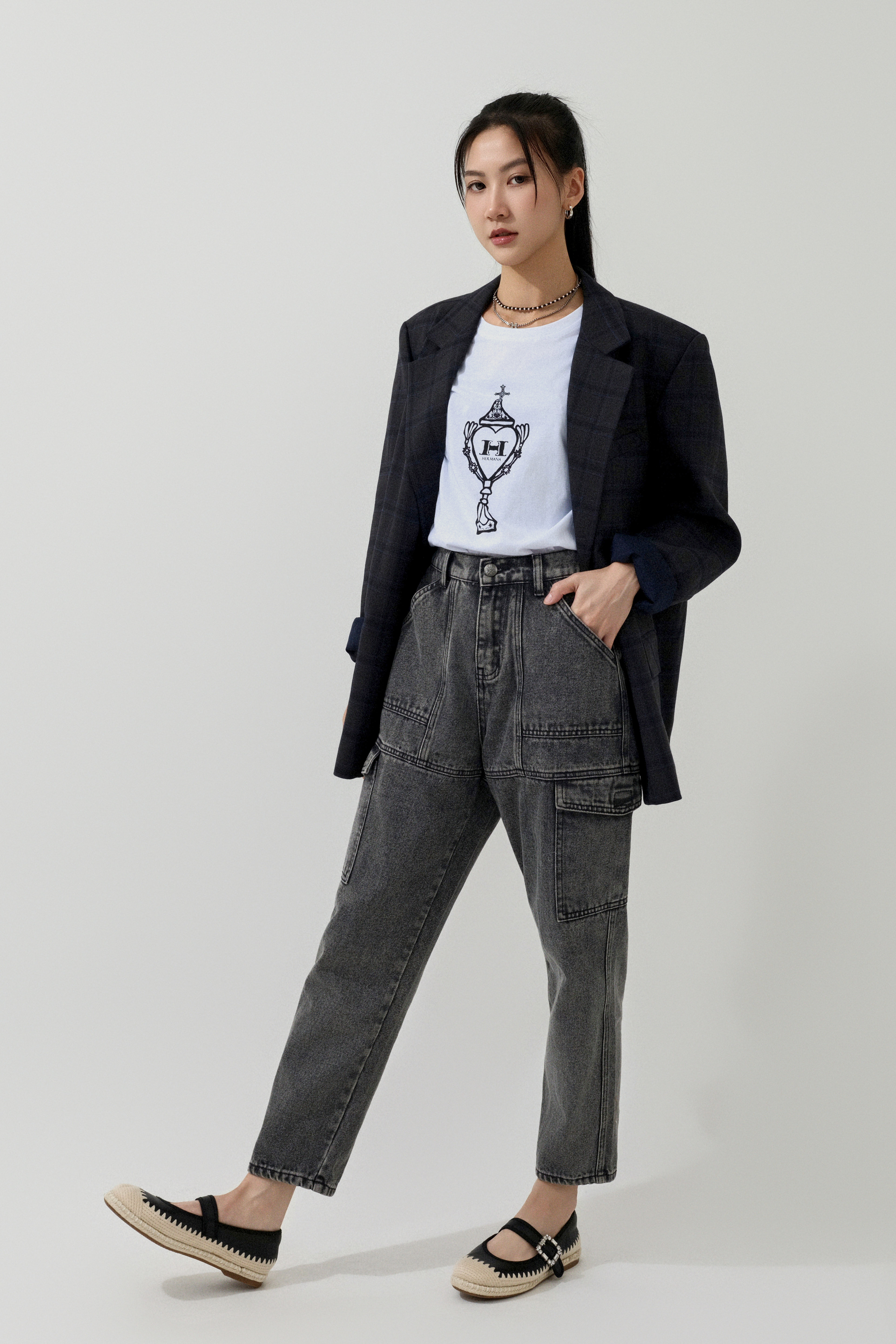 FW25_0075（西裝外套＋Tee＋牛仔褲）