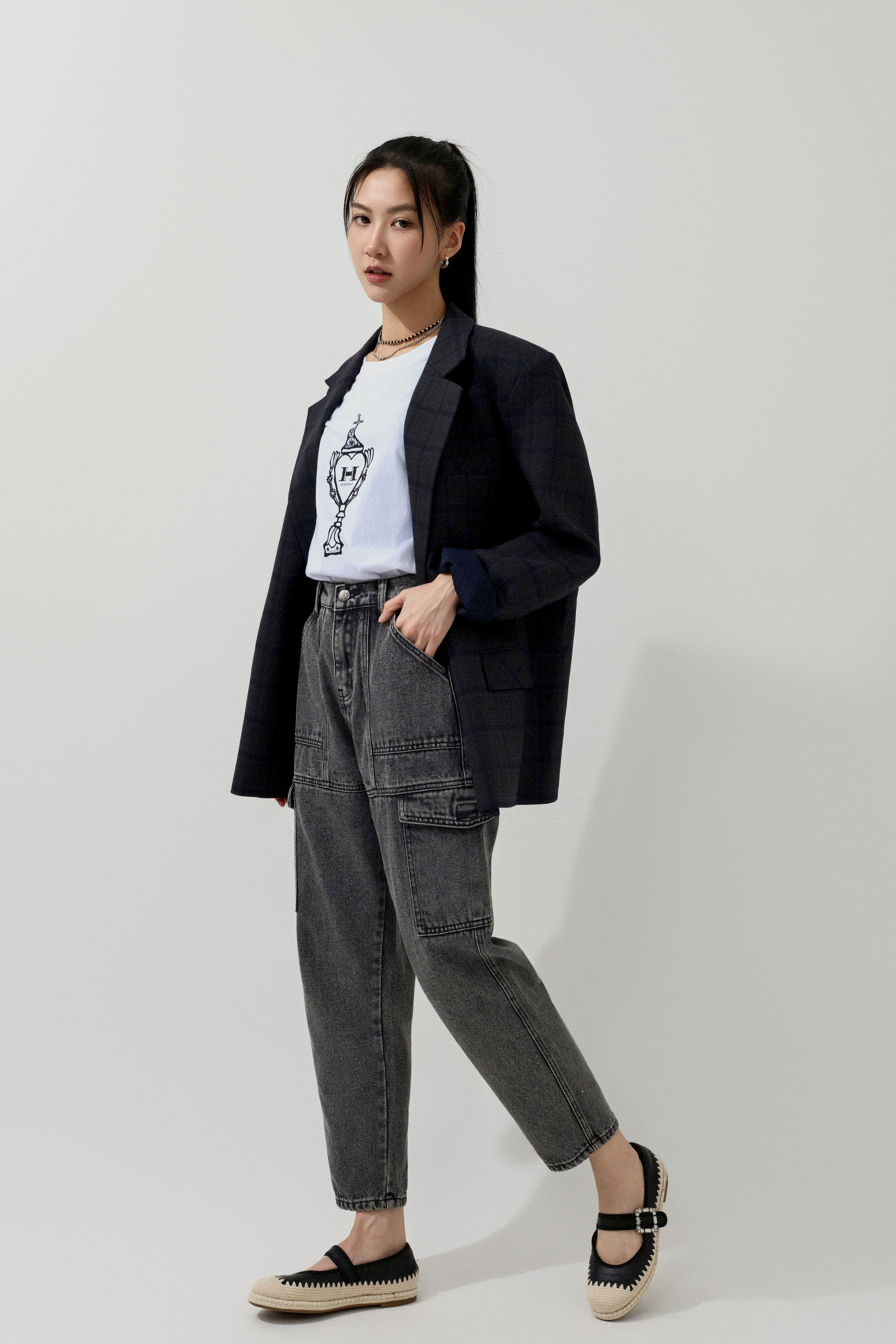 FW25_0075（西裝外套＋Tee＋牛仔褲）